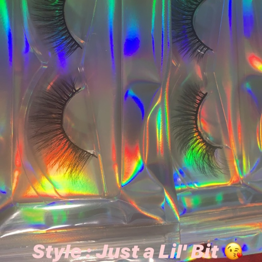 Lashes - Picture 5 of 6
